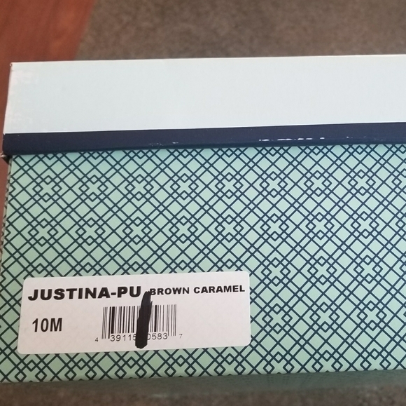 🍁New to the closet🍁NWOT Susina caramel brown pointed toe booties - Picture 9 of 12